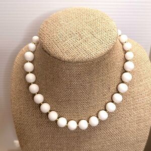 EUC Vintage Classic Monet White Round Beaded Gold Tone Necklace